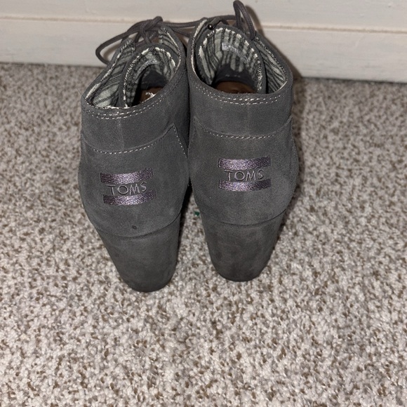 Tom’s worn once laced suede gray boots. Nice wedge ankle boots. - Picture 2 of 5